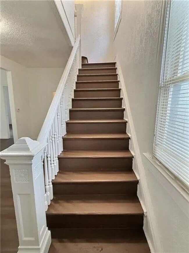 Building Photo - 2006 Agnes Ave