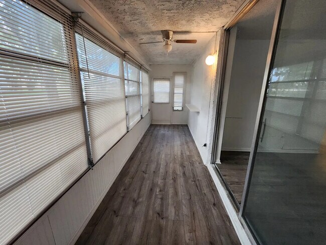 Building Photo - 9091 Lime Bay Blvd