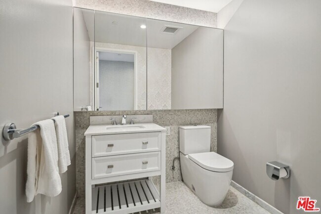 Building Photo - 877 Francisco St