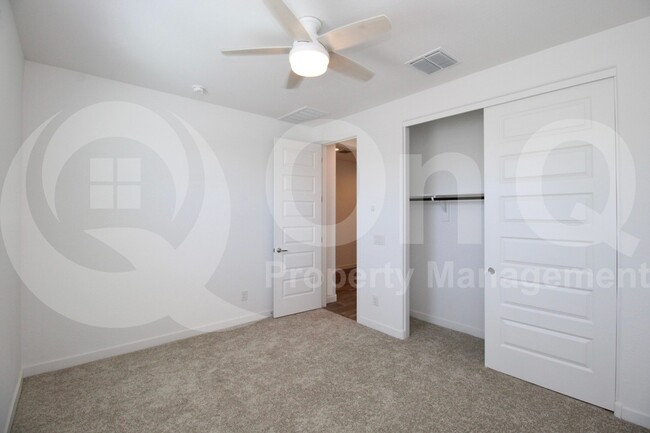 Building Photo - 3303 S Piedra Cir