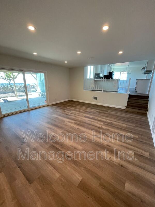 Building Photo - 16233 San Remo Dr