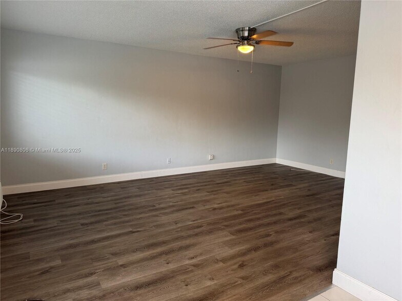 Building Photo - 2020 NE 51st Ct