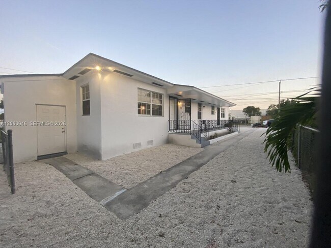 Building Photo - 217 NW 48th St