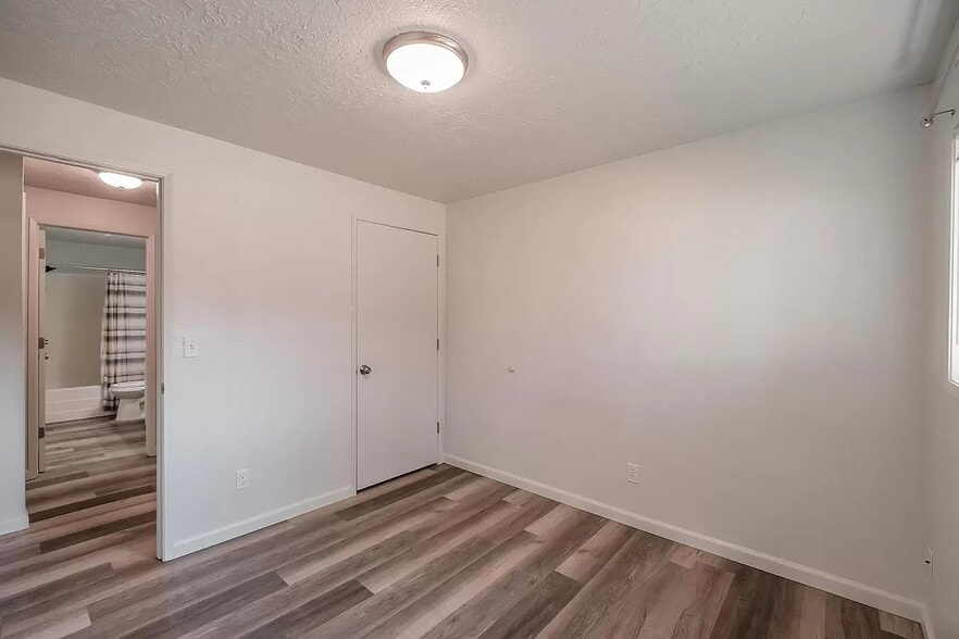 Building Photo - 3609 White Oak Ct NE