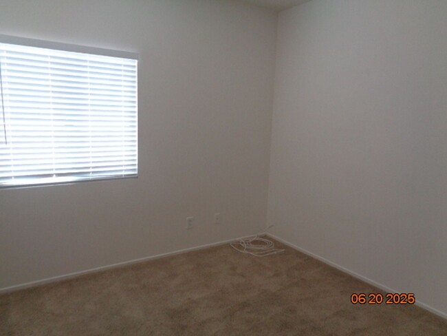Building Photo - Spacious One Story in West Palmdale with 1...