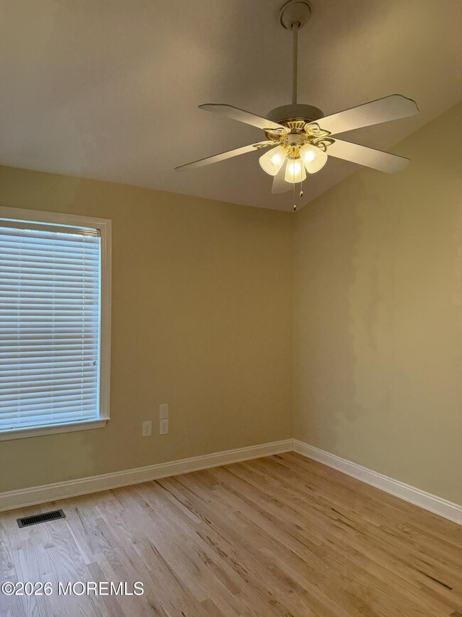 Building Photo - 597 Woodbine Ln