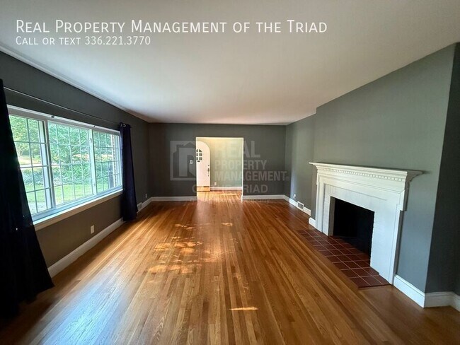Building Photo - 3300 Anderson Dr