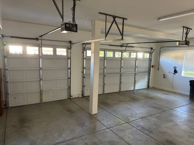 Building Photo - Pleasant 4 Bedroom 2.5 Bath Home Located in the Newer Gated Development of Lavigna