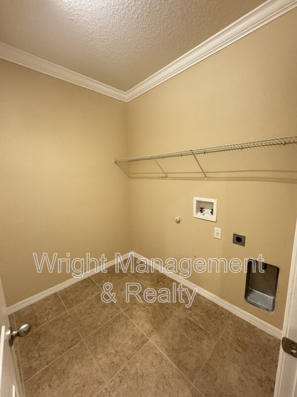 Building Photo - 2215 Parrot Fish Dr