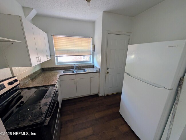 Building Photo - 2136 College St