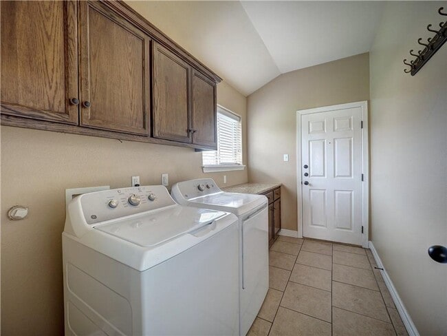 Building Photo - 4 BD 2BTH house in Flour Bluff