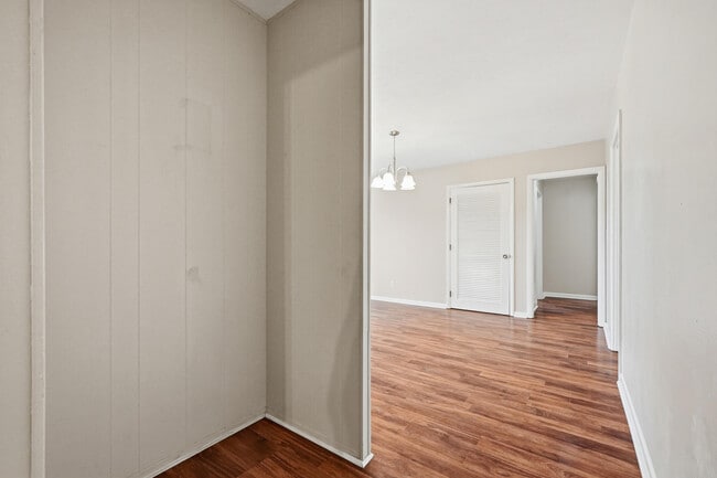 Building Photo - 358 Coral Dr SW