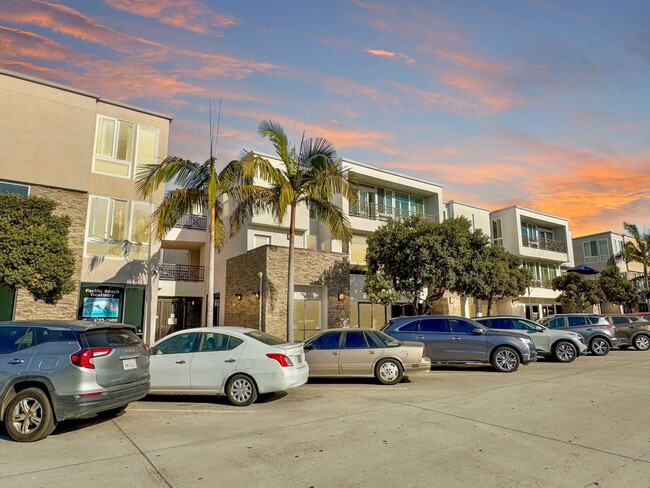 Primary Photo - Stunning 2B/2BA Condo Blocks Away from the...