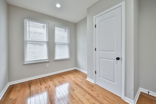 Building Photo - 1812 N Croskey St
