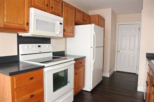 Building Photo - Beautiful Home with Spacious Open Floor Plan