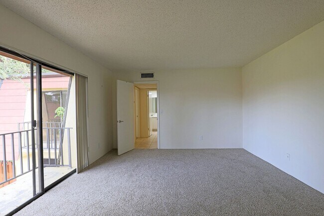 Building Photo - Parkwoods 1570-3