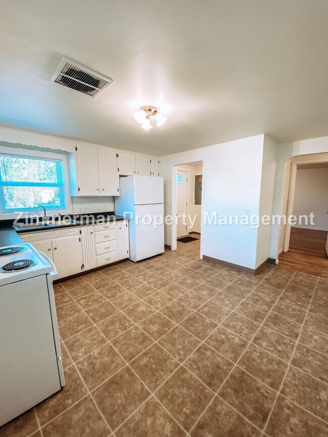 Building Photo - 485 N 24th St