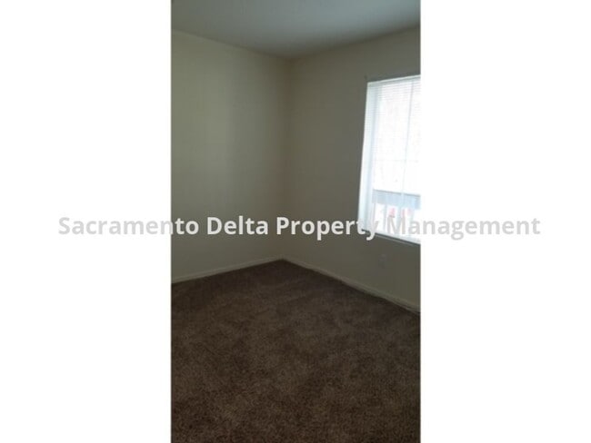 Building Photo - 433 Coventry Ct