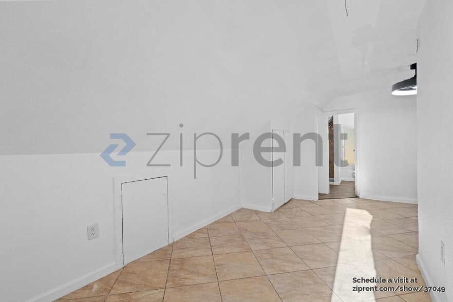 Building Photo - 1323 Monterey Ave