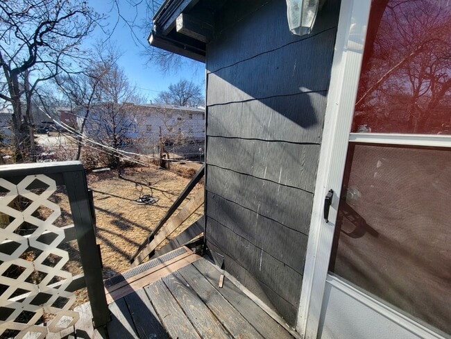 Building Photo - 1117 W 41st Terrace