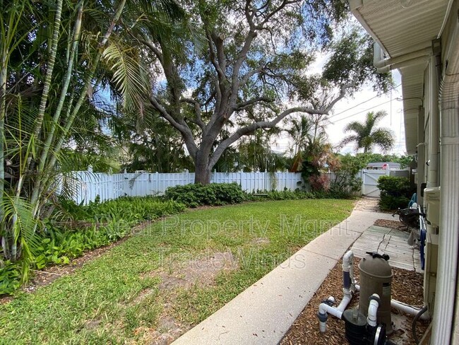 Building Photo - 3401 Coquina Key Dr SE