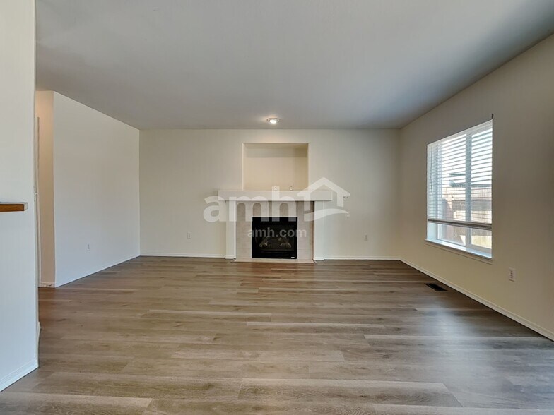 Building Photo - 2605 187th St E