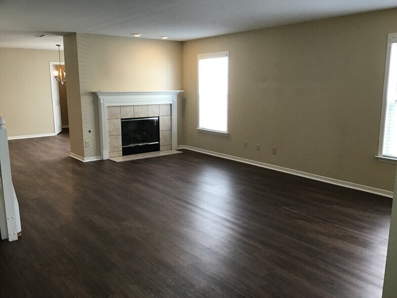 Building Photo - 12645 Republic Dr