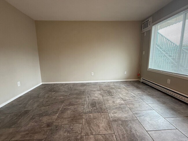 Building Photo - Now renting 1 bedroom Condo Downstairs