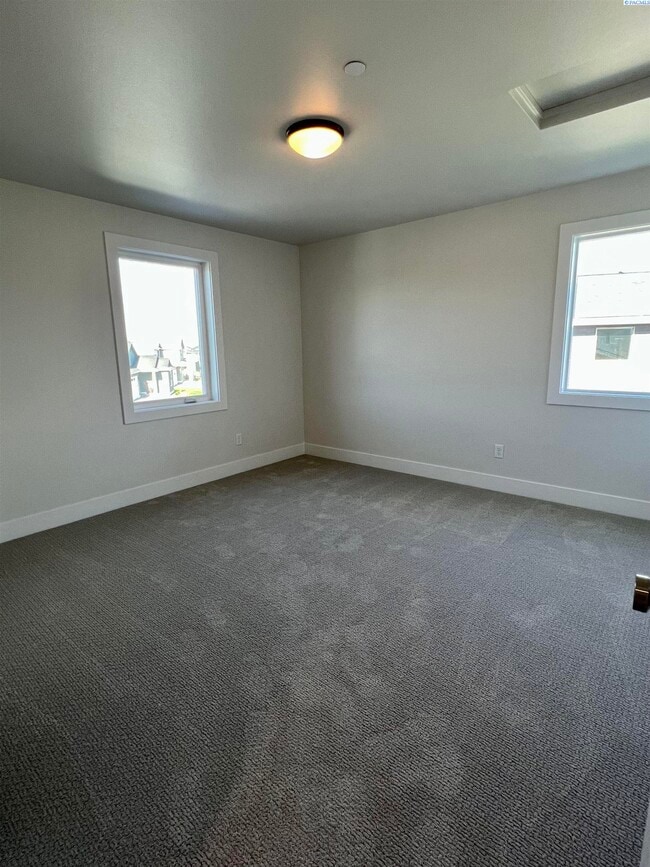 Building Photo - South Richland For Rent