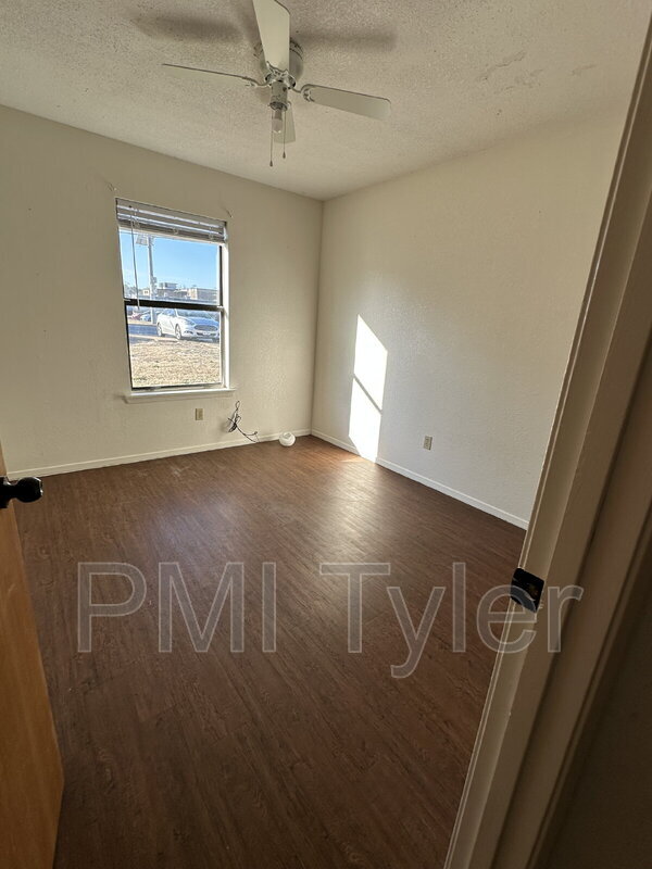 Building Photo - 2717 W Shaw St