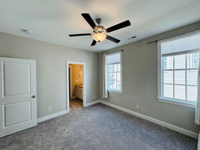 Building Photo - Pre-leasing for an April Move in-TOWN MADISON