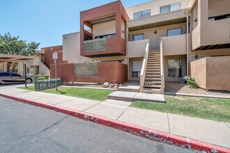 Building Photo - Two bedroom, two bathroom Scottsdale Condo!