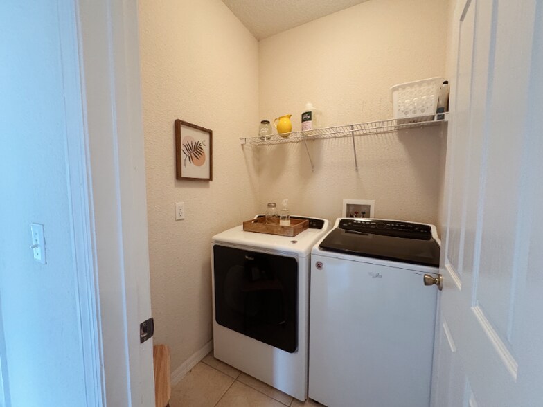 Building Photo - 2137 Winterset Dr