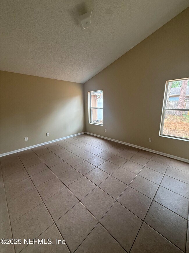 Building Photo - 9951 Somerset Grove Ln