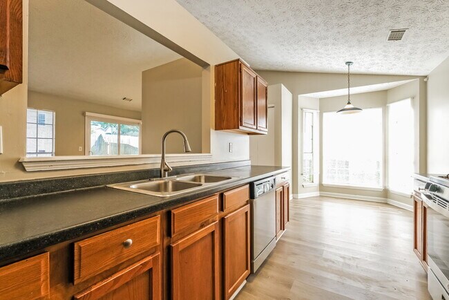 Building Photo - 640 Stonebridge Loop