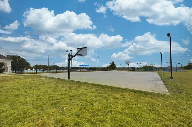 Building Photo - 6605 Kirkwynd Dr