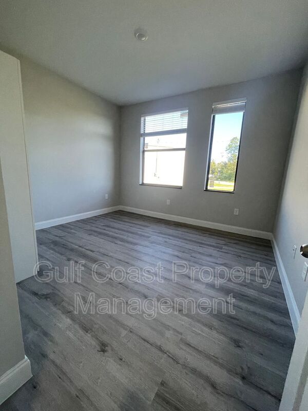 Building Photo - 136 Viewpoint Dr