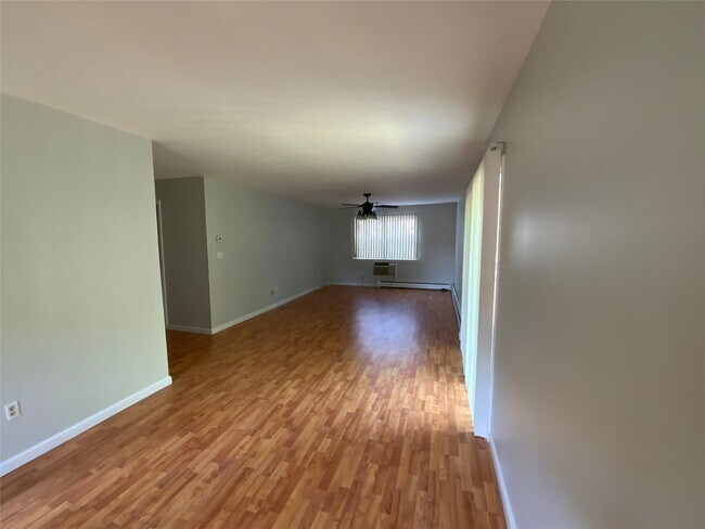 Building Photo - 31 Parkside Dr