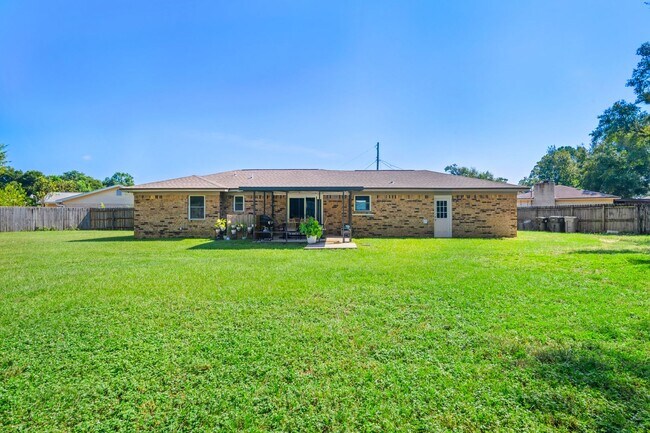 Building Photo - 4570 Yacht Harbor Dr