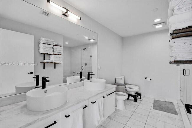 Building Photo - 888 Biscayne Blvd