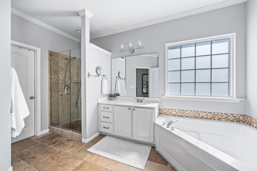 Building Photo - 6428 Holly Trace Ct