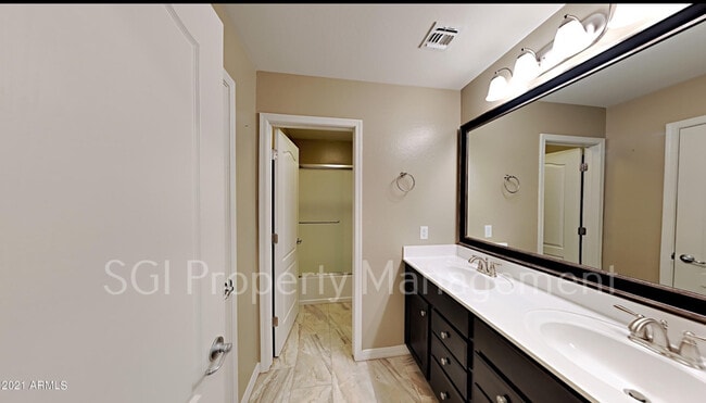 Building Photo - 5644 E Ansel Ave