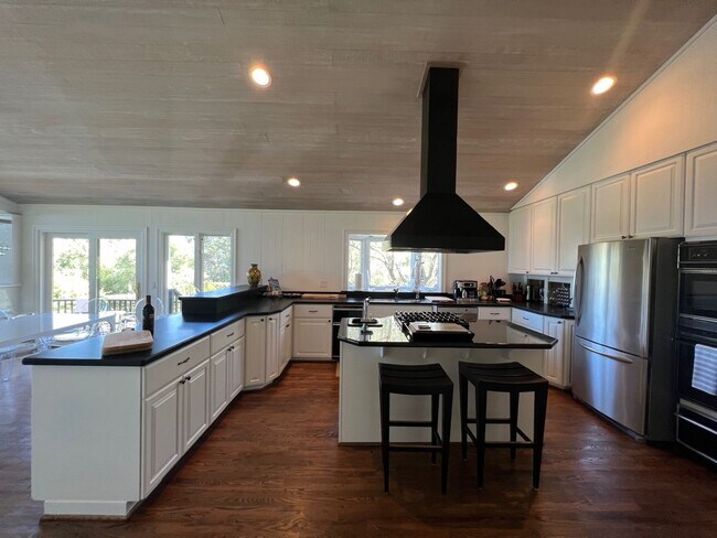 Building Photo - Welcome to Your Luxurious Napa Valley Retr...