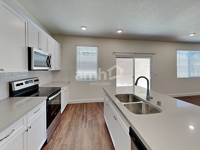 Building Photo - 6143 Theodore St