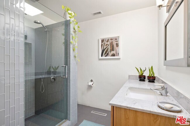 Building Photo - 3523 Beverly Ridge Dr