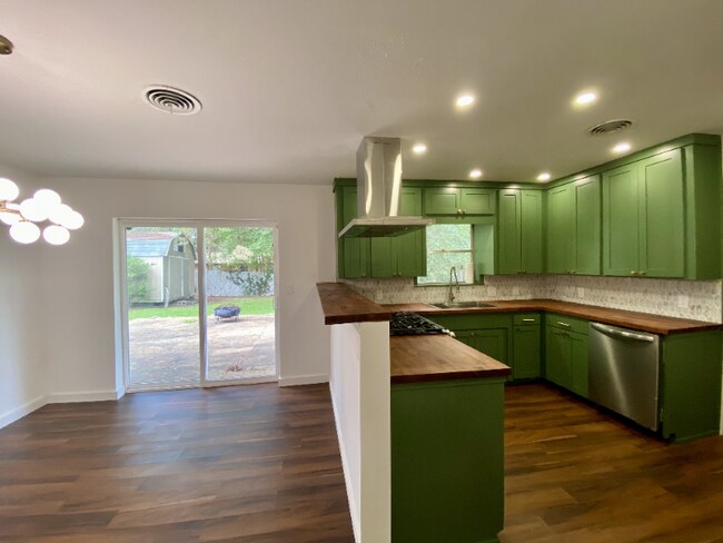 Building Photo - 507 Brasell St