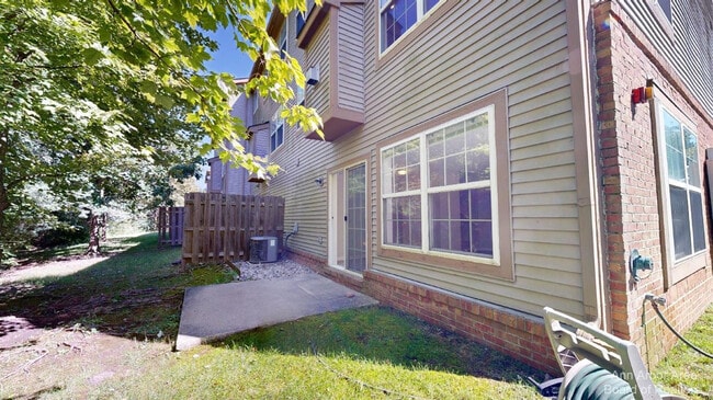 Building Photo - 2813 Barclay Wy