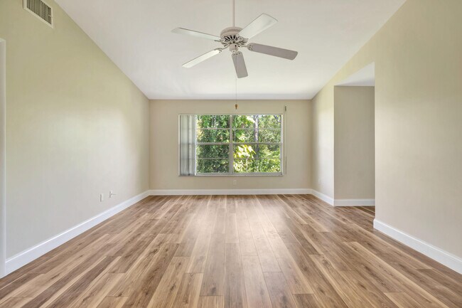 Building Photo - 8356 SE Croft Cir