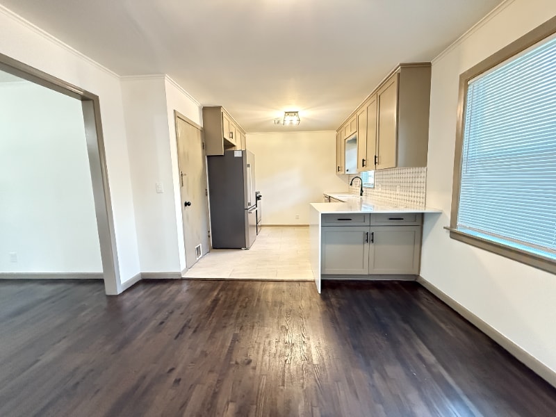 Building Photo - 1819 S Irvington Ave