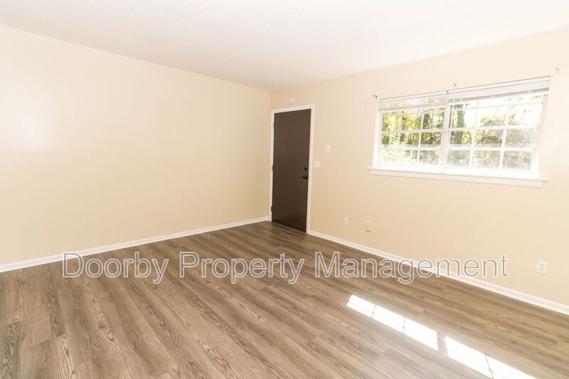 Building Photo - 2425 Ashmore Ave